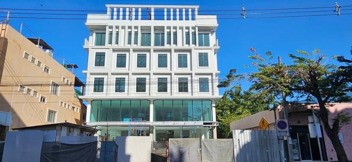 สำนักงานลาดพร้าว101 แฮปปี้แลนด์ : ขายด่วนอาคาสำนักงาน4.5ชั้นติดถนนลาดพร้าว101 ทำเลดี ลดราคา0863377287