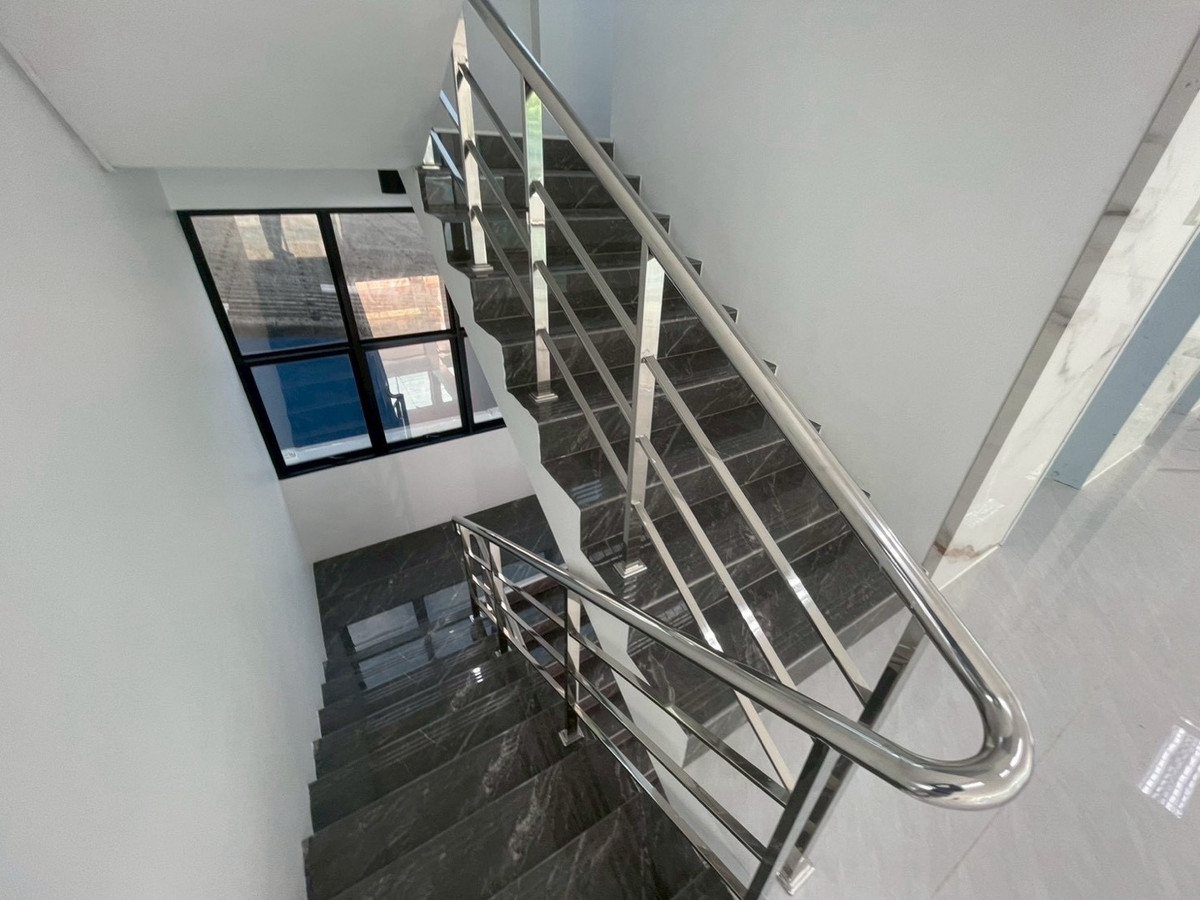 OfficeLadprao101, Happy Land, The Mall Bang Kapi : Urgent sale, office, office 4.5 floors on the Lat Phrao 101 road, good location, discount 0863377287