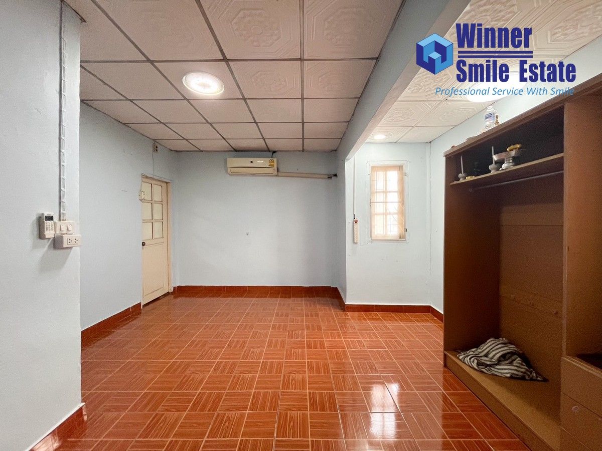 For SaleTownhomeSamut Prakan,Samrong : Townhouse for sale, Nilubon Village, Bang Phli, opposite Big C Bang Phli, on Theparak Road, convenient transportation