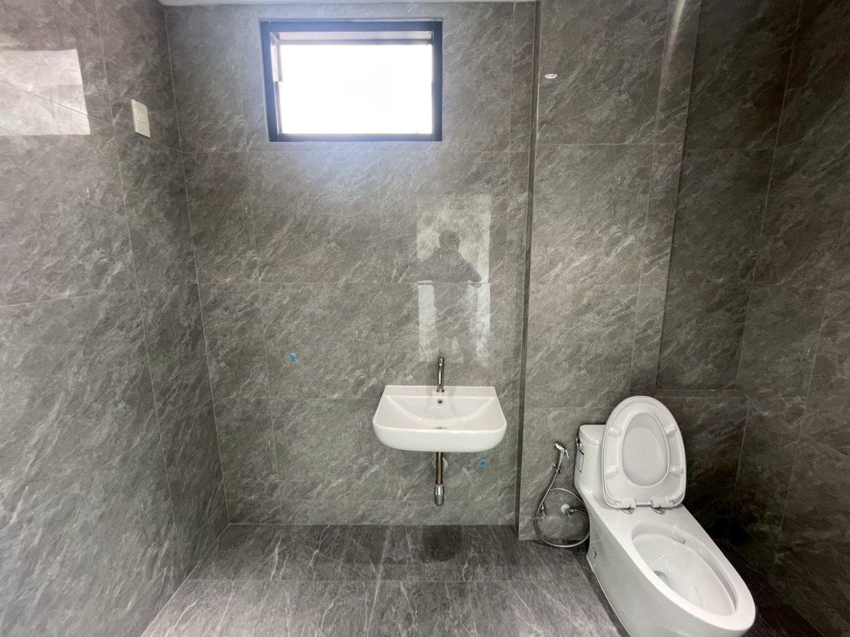 OfficeLadprao101, Happy Land, The Mall Bang Kapi : Urgent sale, office, office 4.5 floors on the Lat Phrao 101 road, good location, discount 0863377287