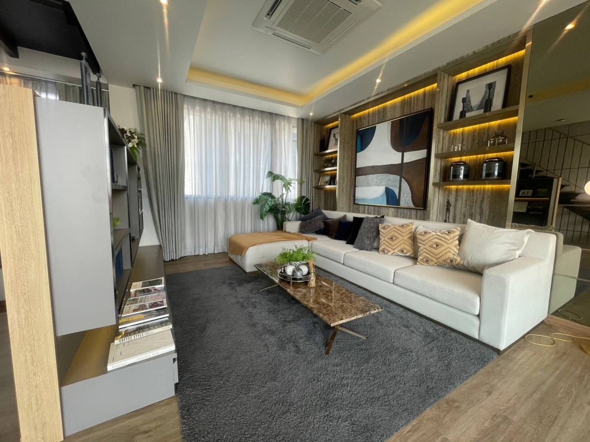 ขายทาวน์โฮมพระราม 9 เพชรบุรีตัดใหม่ RCA : ขายบ้านตัวอย่าง โครงการ AIRES Rama 9 — ทาวน์โฮมหรู 3.5 ชั้น ตกแต่งครบ พร้อมเข้าอยู่”