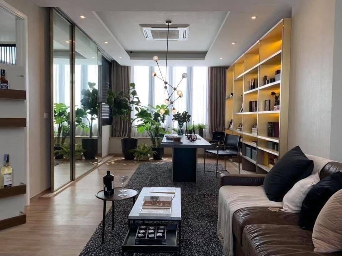 ขายทาวน์โฮมพระราม 9 เพชรบุรีตัดใหม่ RCA : ขายบ้านตัวอย่าง โครงการ AIRES Rama 9 — ทาวน์โฮมหรู 3.5 ชั้น ตกแต่งครบ พร้อมเข้าอยู่”