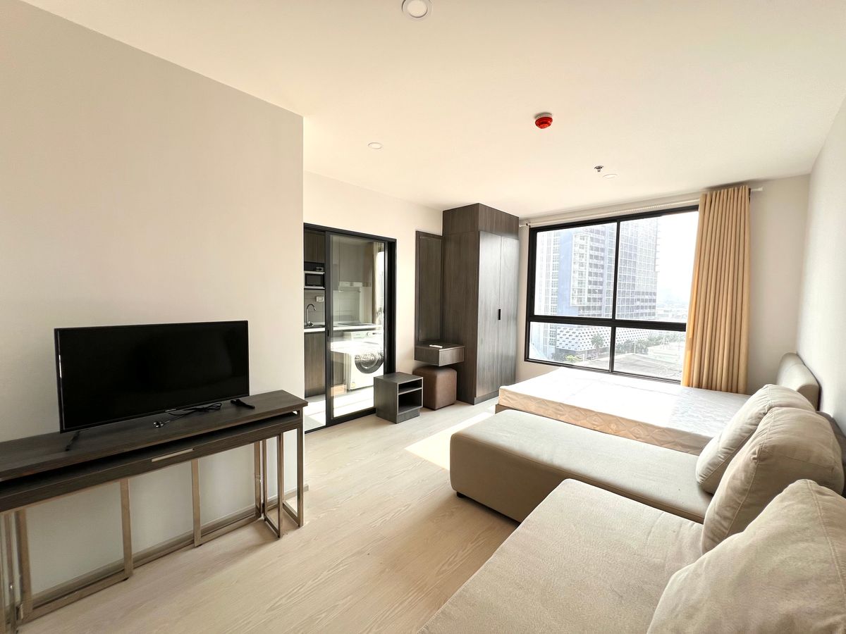 For SaleCondoOnnut, Udomsuk : Condo for sale Elio Del Nest @ Bangna. Easy to invest. Comfortable with full furniture!