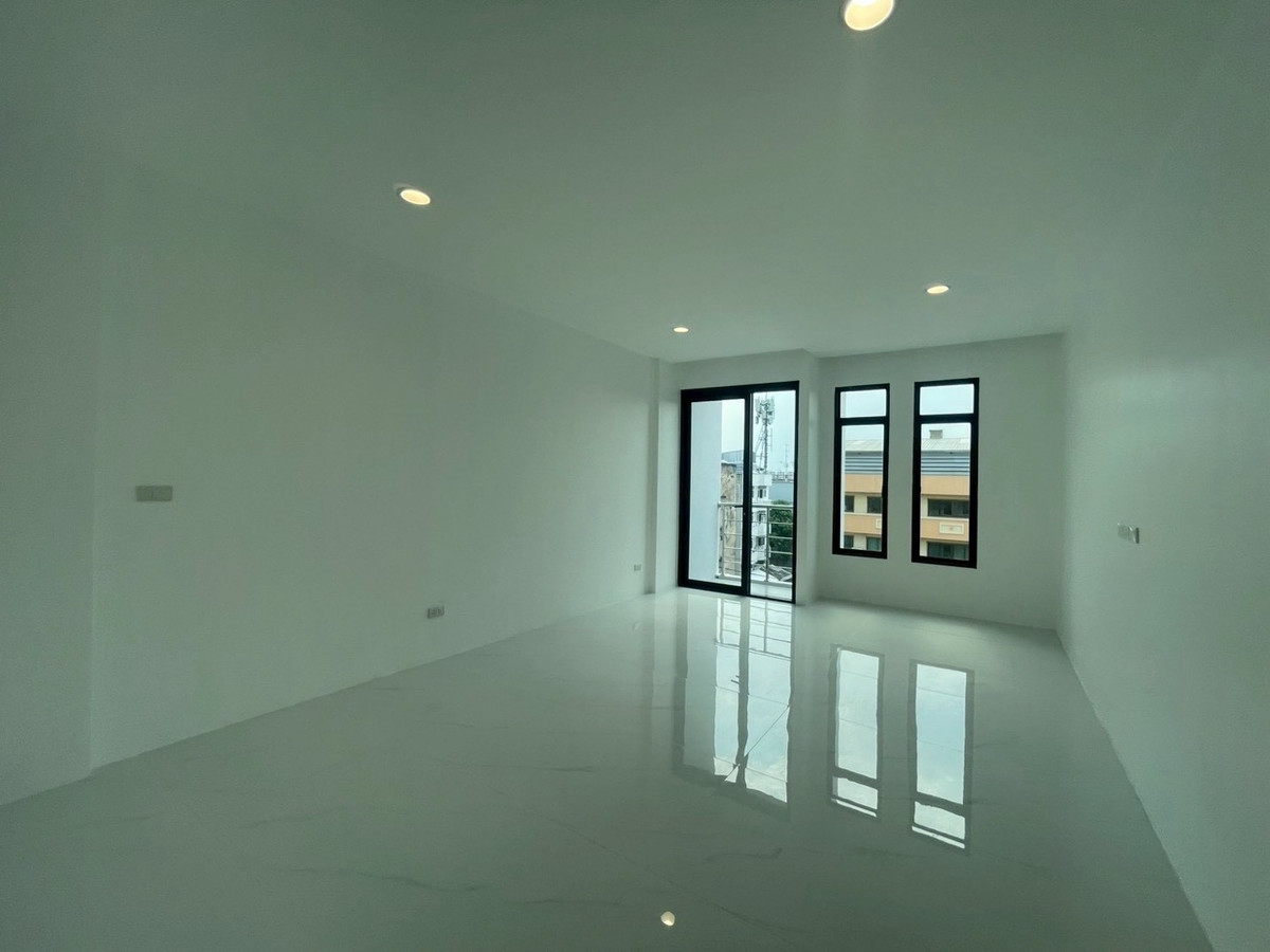 OfficeLadprao101, Happy Land, The Mall Bang Kapi : Urgent sale, office, office 4.5 floors on the Lat Phrao 101 road, good location, discount 0863377287