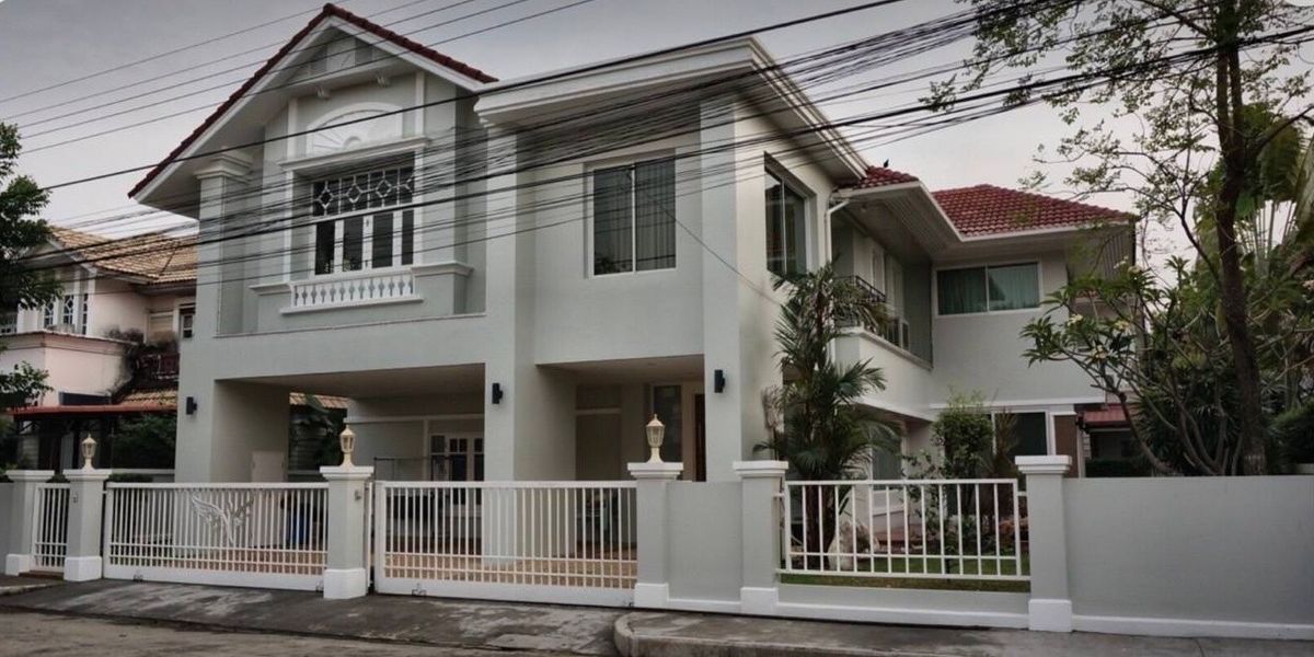 For RentHouseSamut Prakan,Samrong : Rent a large house and ready to stay.