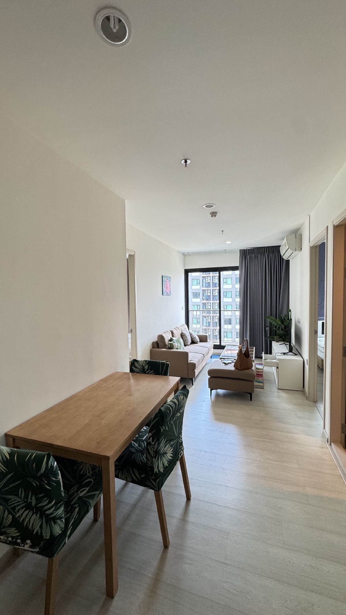 For RentCondoRama9, Petchburi, RCA : 2 bedrooms, 2 bathrooms, ready to rent: 31,000, contact nicky 0924971696