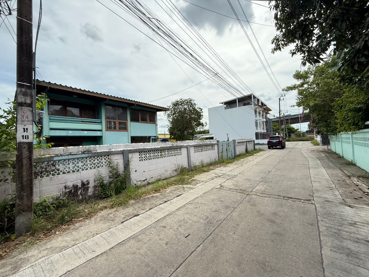 For SaleLandChaengwatana, Muangthong : Land for sale in Soi Chaeng Watthana 34, near the Muang Thong BTS station, approximately 850 meters, attached to the Chaeng Watthana Expressway.