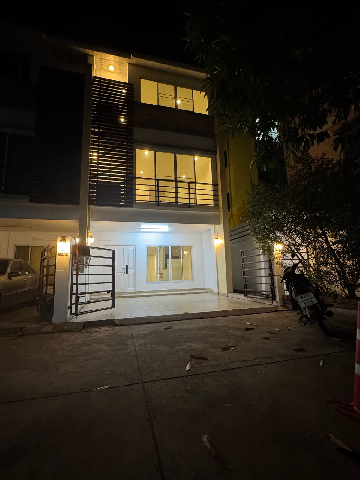 For RentTownhomePattanakan, Srinakarin : Town Home Phatthanakan 41