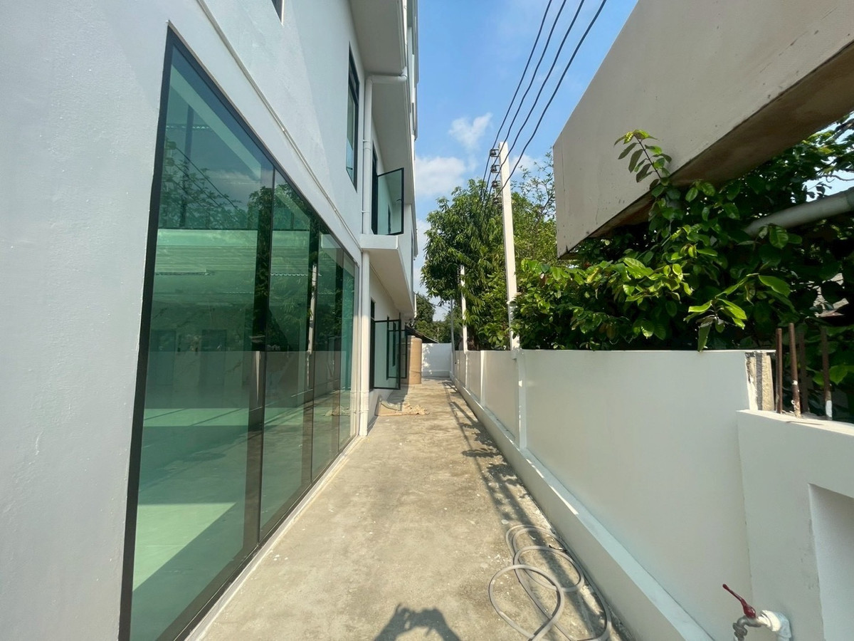 OfficeLadprao101, Happy Land, The Mall Bang Kapi : Urgent sale, office, office 4.5 floors on the Lat Phrao 101 road, good location, discount 0863377287