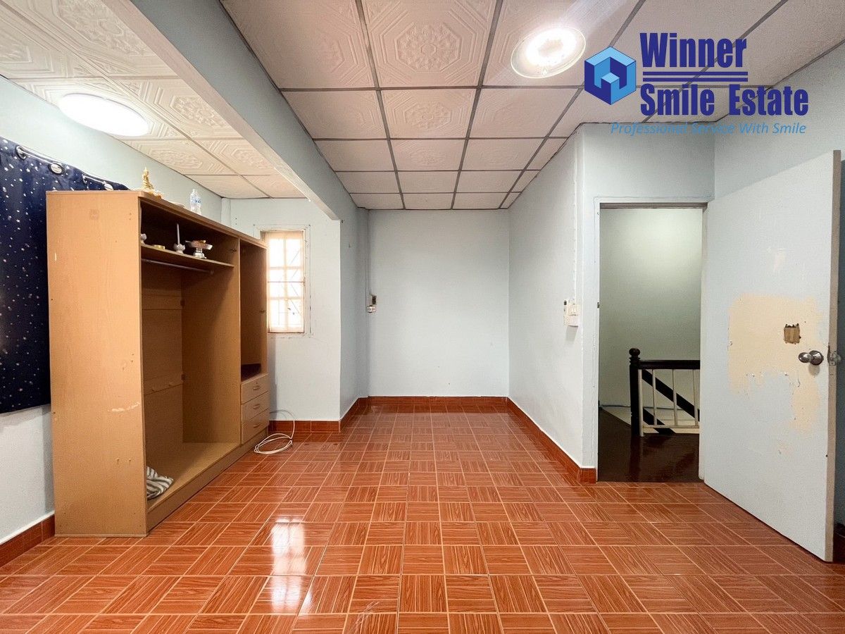 For SaleTownhomeSamut Prakan,Samrong : Townhouse for sale, Nilubon Village, Bang Phli, opposite Big C Bang Phli, on Theparak Road, convenient transportation