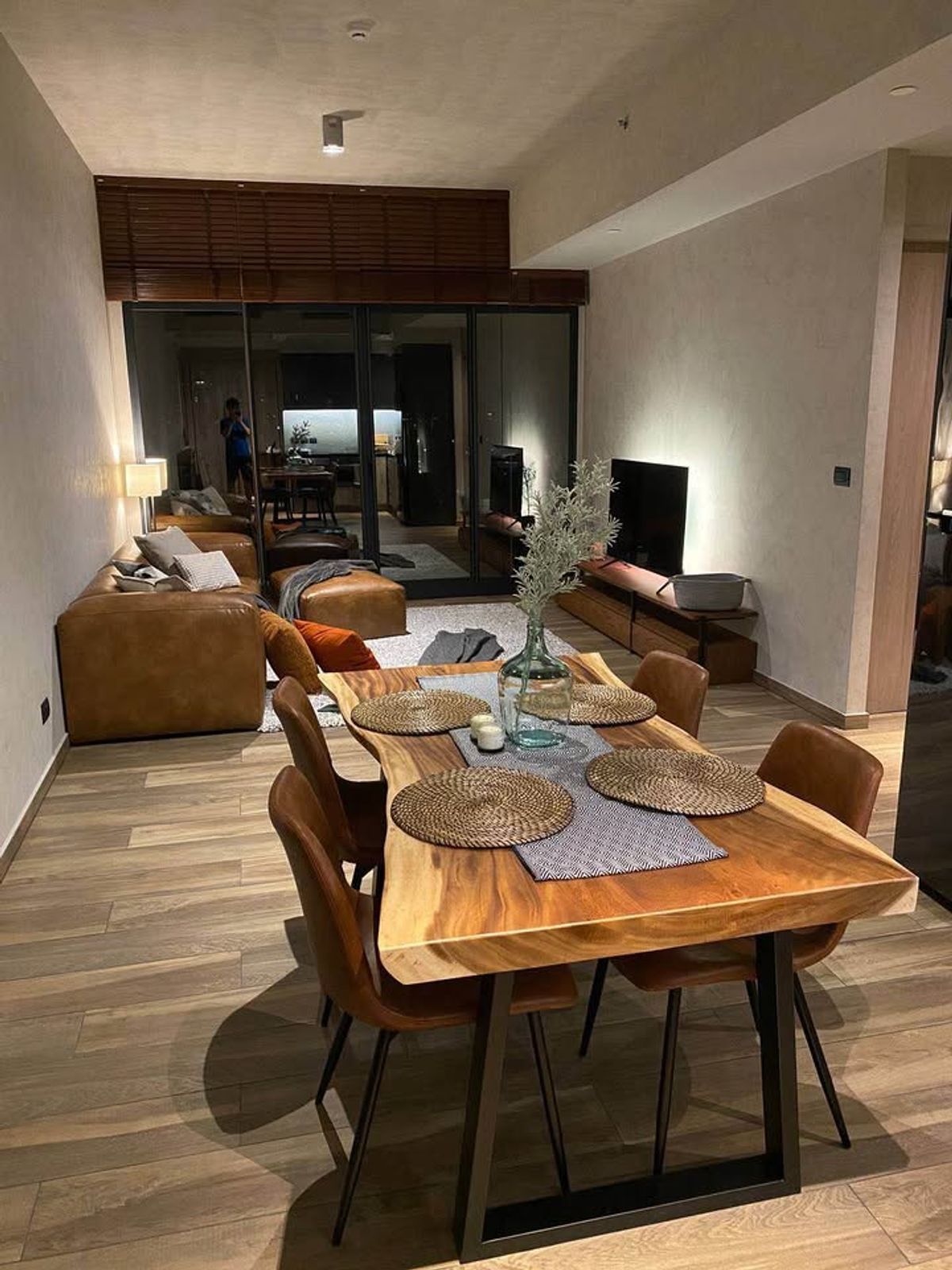 ให้เช่าคอนโดสุขุมวิท อโศก ทองหล่อ : ให้เช่า The Lofts Asoke   200 เมตรจากรถไฟฟ้า MRT เพชรบุรี