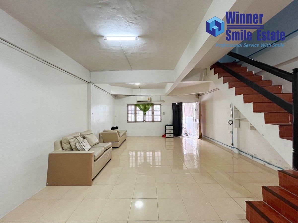 For SaleTownhomeSamut Prakan,Samrong : Townhouse for sale, Nilubon Village, Bang Phli, opposite Big C Bang Phli, on Theparak Road, convenient transportation