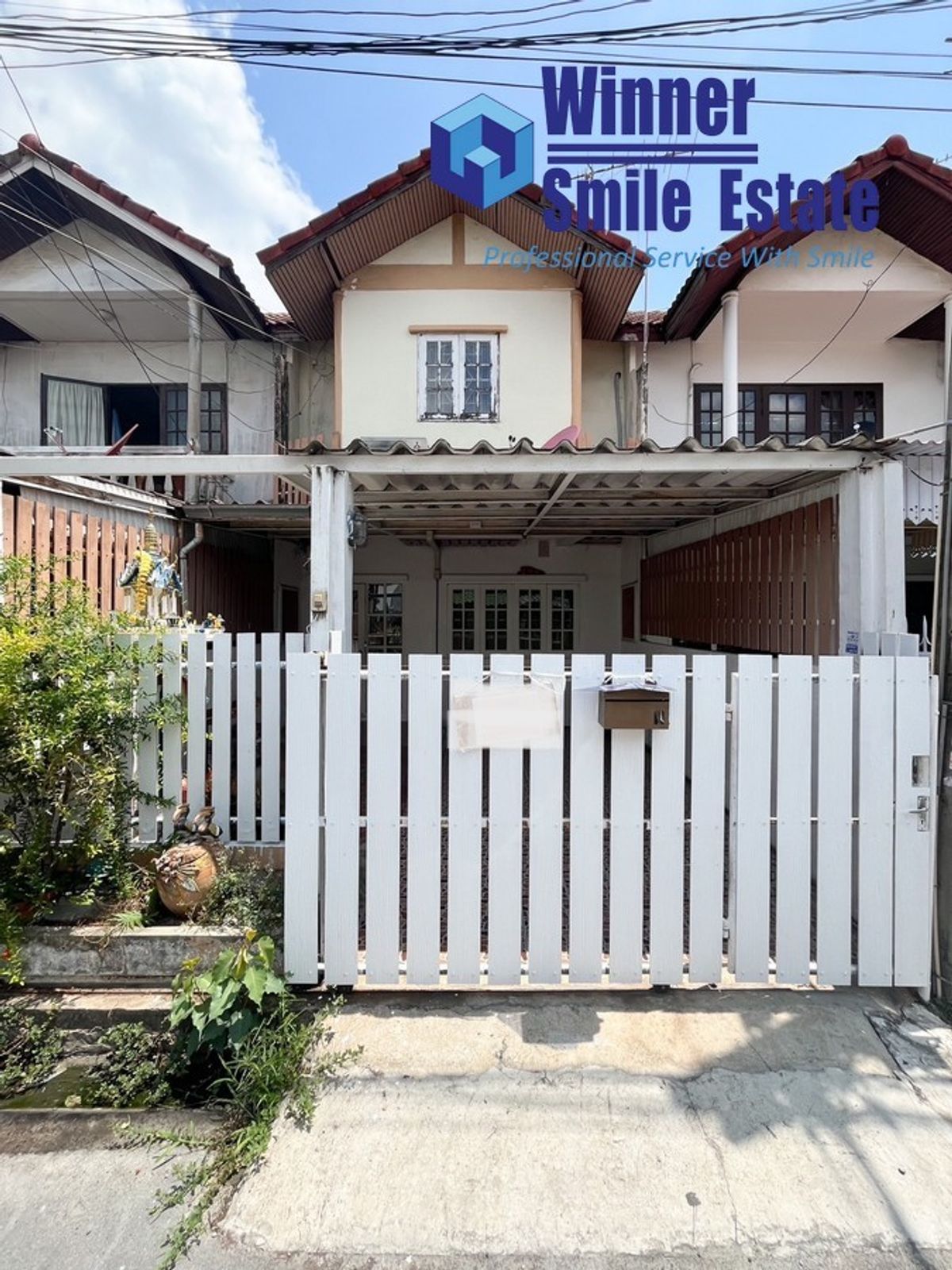 For SaleTownhomeSamut Prakan,Samrong : Townhouse for sale, Nilubon Village, Bang Phli, opposite Big C Bang Phli, on Theparak Road, convenient transportation