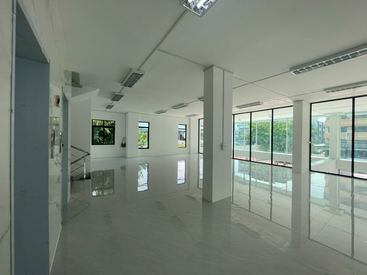 OfficeLadprao101, Happy Land, The Mall Bang Kapi : Urgent sale, office, office 4.5 floors on the Lat Phrao 101 road, good location, discount 0863377287