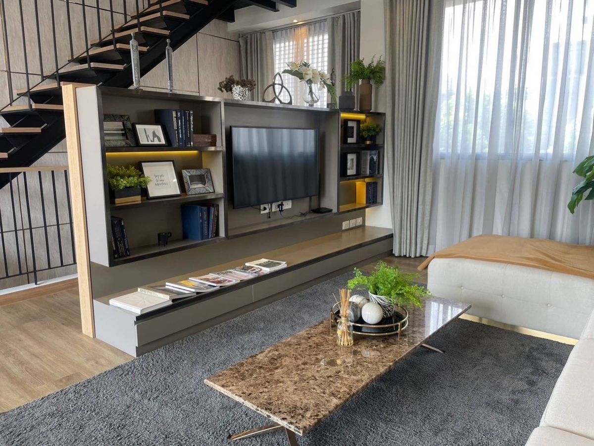 ขายทาวน์โฮมพระราม 9 เพชรบุรีตัดใหม่ RCA : ขายบ้านตัวอย่าง โครงการ AIRES Rama 9 — ทาวน์โฮมหรู 3.5 ชั้น ตกแต่งครบ พร้อมเข้าอยู่”