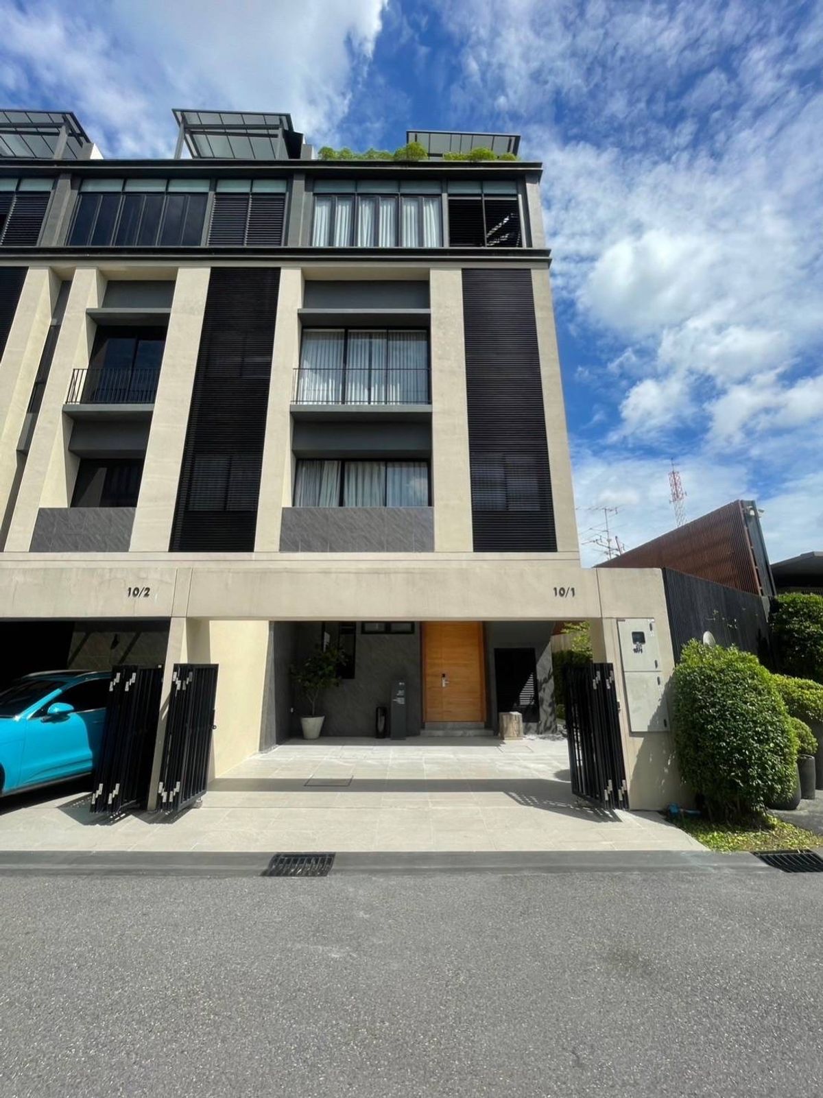 ขายทาวน์โฮมพระราม 9 เพชรบุรีตัดใหม่ RCA : ขายบ้านตัวอย่าง โครงการ AIRES Rama 9 — ทาวน์โฮมหรู 3.5 ชั้น ตกแต่งครบ พร้อมเข้าอยู่”