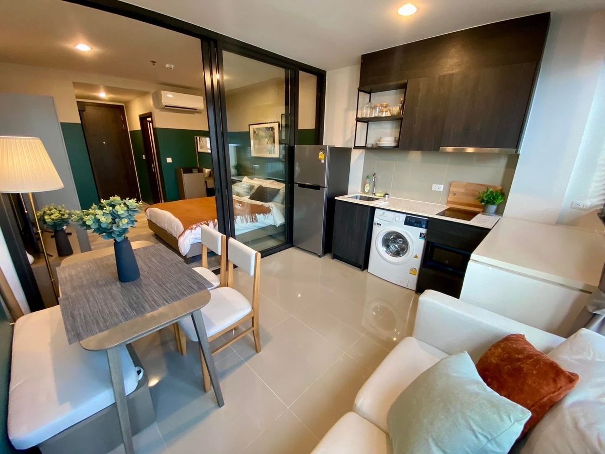 For RentCondoRatchadapisek, Huaikwang, Suttisan : Rent a beautiful decorative room, 14th floor, XT Condo, Huai Khwang, ready to live in a good location, near MRT Huai Khwang, near the U.K. Near SWU.