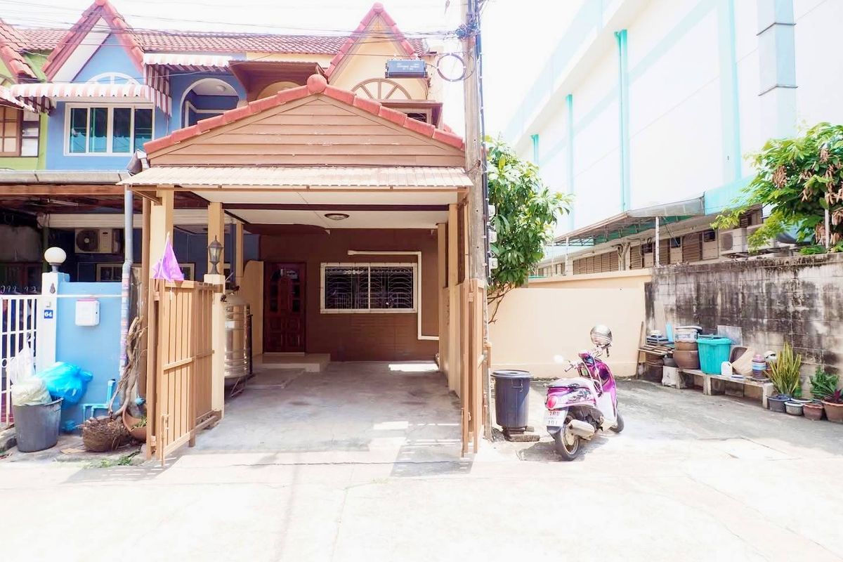 ขายทาวน์โฮมเกษตร นวมินทร์ ลาดปลาเค้า : 🏡. .ขายทาวน์โฮม “หลังมุม” ในซอยลาดปลาเค้า 18 ทำเลดีมาก ใกล้แยกวังหิน-เกษตร. .🏡