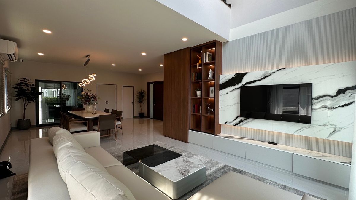 ให้เช่าบ้านบางนา แบริ่ง ลาซาล : Brand new fully furnished luxury home for rent at The City Bangna : few steps to  Mega bangna 