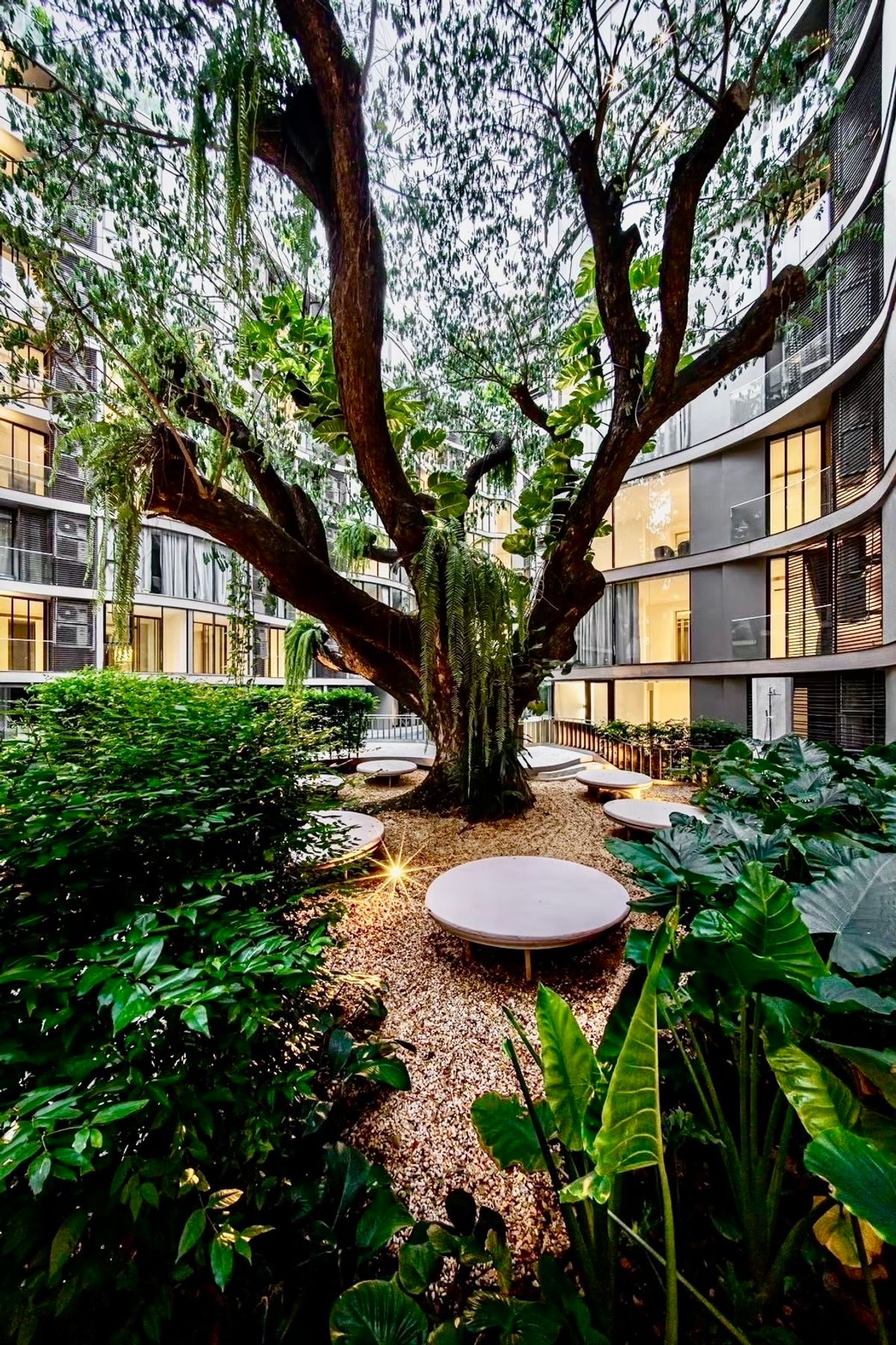 For RentCondoSukhumvit, Asoke, Thonglor : Rent 3 bedrooms, 2 bathrooms, Fynn Asoke, Finn Asoke, rental price 110,000 baht