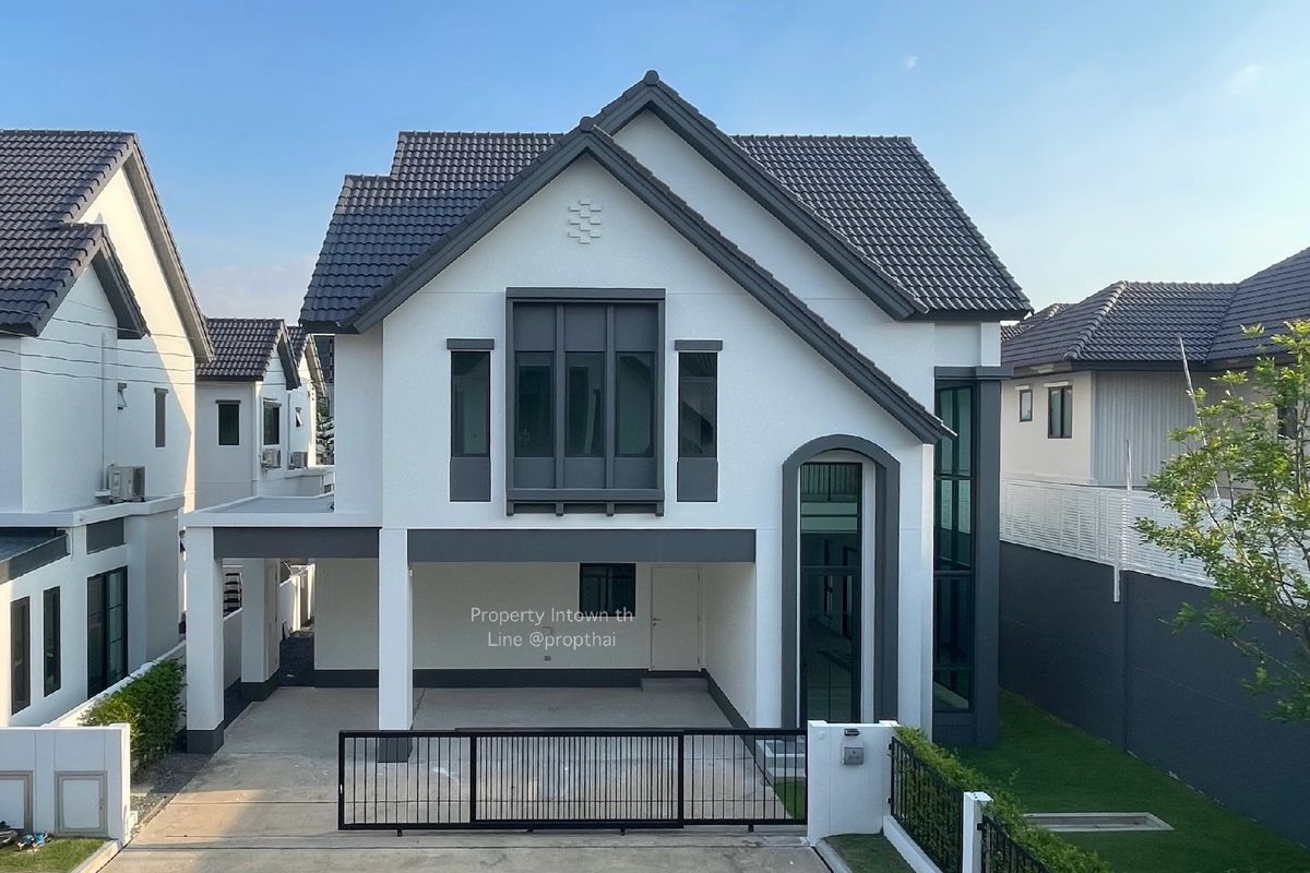 For SaleHousePhutthamonthon, Salaya : Single house for sale: Entrance to near the Club House, near Salaya, the project is successful.