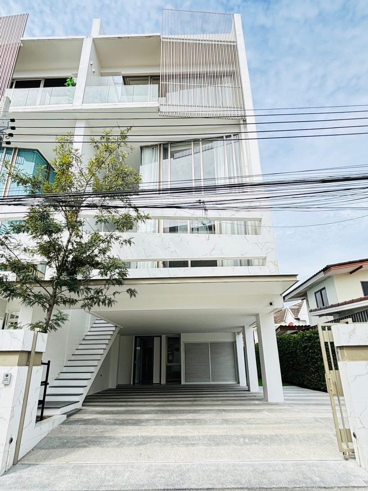 ให้เช่าโฮมออฟฟิศลาดพร้าว เซ็นทรัลลาดพร้าว : ให้เช่าโฮมออฟฟิศ 4 ชั้น โครงการ LUXE 35 ถนนรัชดา-ลาดพร้าว ซอยลาดพร้าว 35  เดินทางสะดวก เข้าออกได้หลายทาง