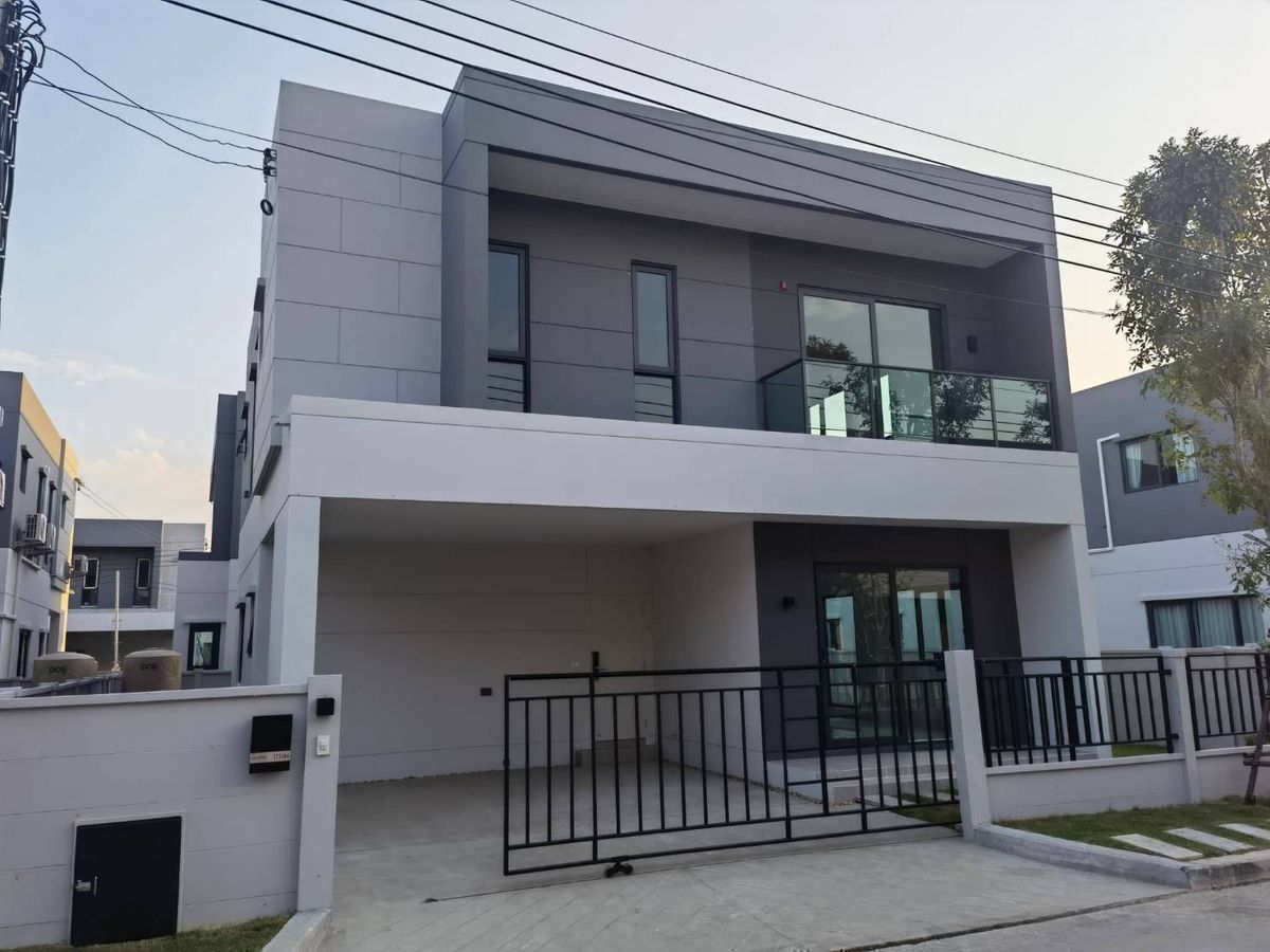 For RentHouseBangna, Bearing, Lasalle : For Rent Centro Bangna 4 Beds 4 Baths 190SQ.M. , 55SQ.W.