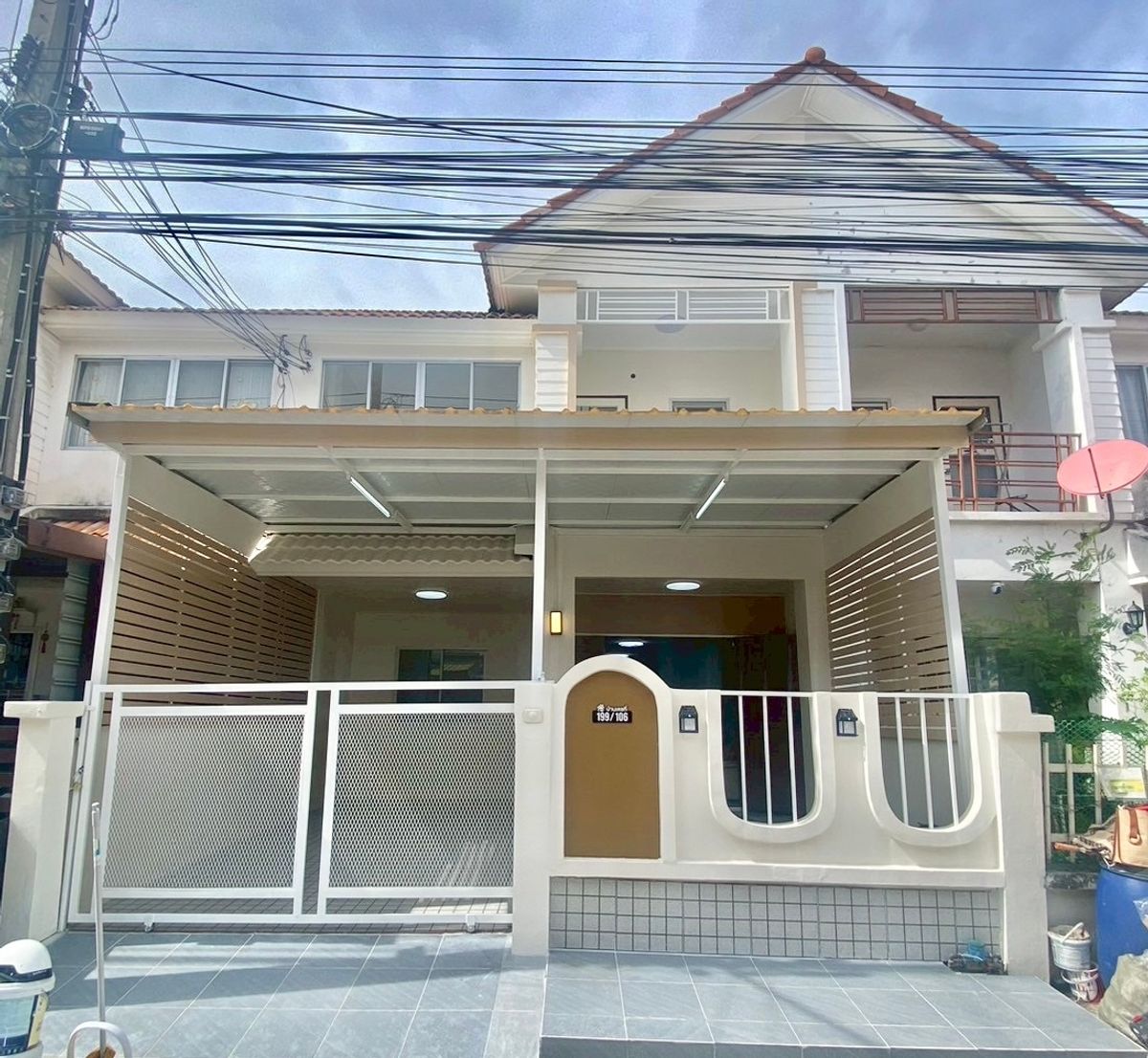 ขายทาวน์โฮมสมุทรปราการ สำโรง : ขายถูก บ้านสวย พร้อมอยู่  ม.พนาสนธิ์ เทพารักษ์​  ต่อเติมหลังคา หน้า หลังบ้าน  เคาเตอร์ครัวใหม่  พร้อมอยู่