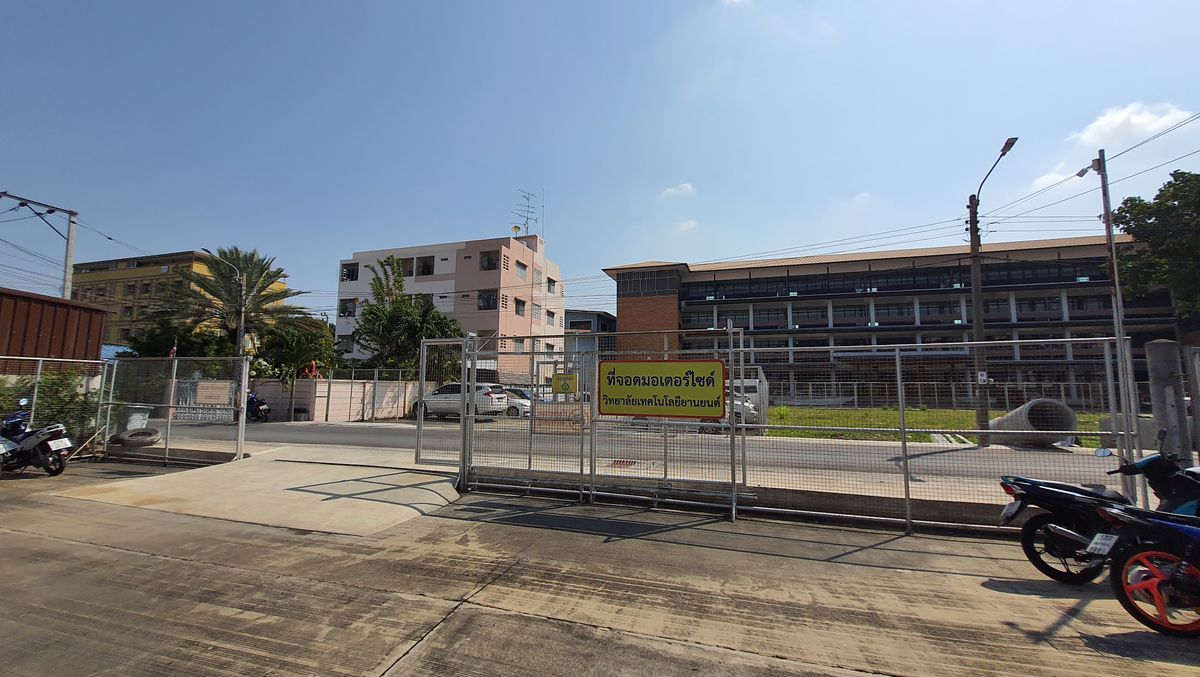 ขายที่ดินพัฒนาการ ศรีนครินทร์ : Hot Price !! ขายที่ดินเปล่า 293 ตารางวา ซอยอ่อนนุช 64 ออกซอยศรีนครินทร์ 41 ได้ ใกล้รถไฟฟ้าสีเหลืองสถานีศรีนครินทร์ 38