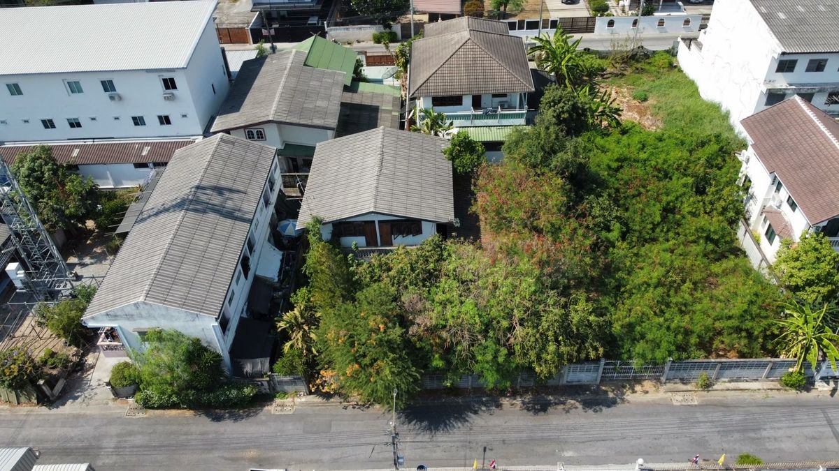 ขายที่ดินนวมินทร์ รามอินทรา : ขายที่ดิน แถมบ้าน 98 ตารางวา ซอย รามอินทรา 8 แยก 3 เชื่อมต่อ มัยลาภ หรือ รามอินทรา 14แยก8 สวยและถูก เพียง 4.99 ลบ.