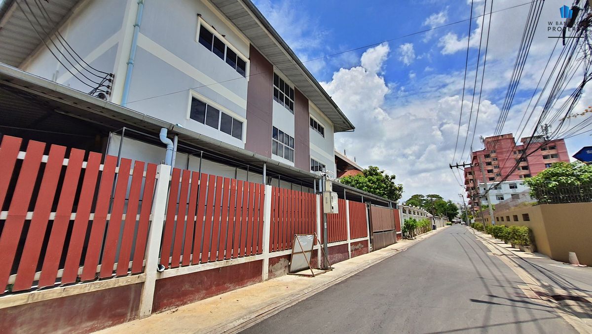 ขายสำนักงานพัฒนาการ ศรีนครินทร์ : Hot Deal !! ขายอาคารสำนักงาน 3 ชั้น 860 ตรม. อ่อนนุช 66 เดินไปรถไฟฟ้าสายสีเหลือง สถานีศรีนครินทร์ 38 เพียง 350 เมตร