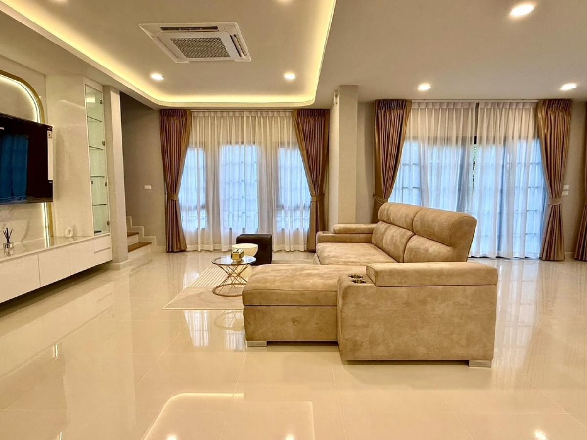 For RentHouseBangna, Bearing, Lasalle : 🌟For rent: detached house in Centro Bangna. This two-storeys detached house features 4 bedrooms and 5 bathrooms. Fully furnished and decorated.💥Rental Fee: 160,000 THB/Month.