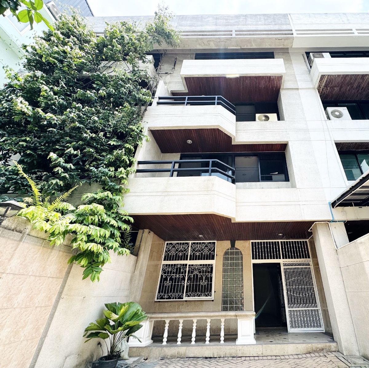 ขายทาวน์โฮมสุขุมวิท อโศก ทองหล่อ : 🔥Urgent Sale! 4-Storey Townhouse in Thonglor,  Walking distance to BTS, High Investment Opportunity‼️▪️Jimlim 086-4982461