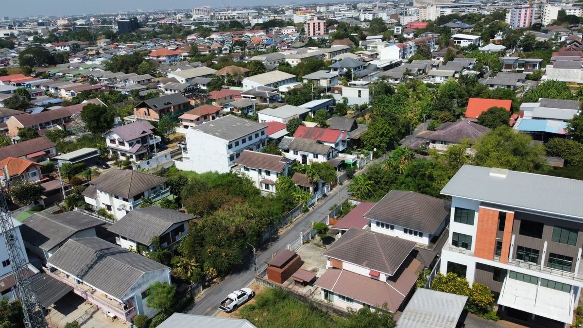 ขายที่ดินนวมินทร์ รามอินทรา : ขายที่ดิน แถมบ้าน 98 ตารางวา ซอย รามอินทรา 8 แยก 3 เชื่อมต่อ มัยลาภ หรือ รามอินทรา 14แยก8 สวยและถูก เพียง 4.99 ลบ.