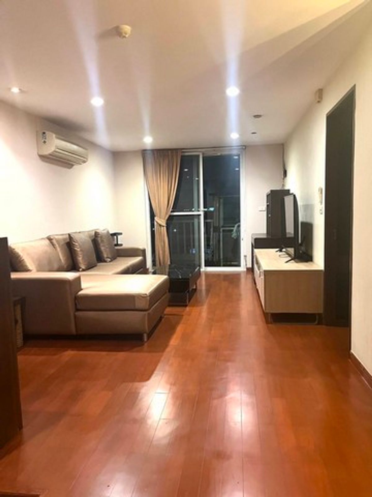 For RentCondoPattanakan, Srinakarin : urgent! Rent Elite Residence, Srinakarin 5, beautiful room, new renovated, near the sky train, only 300 m.