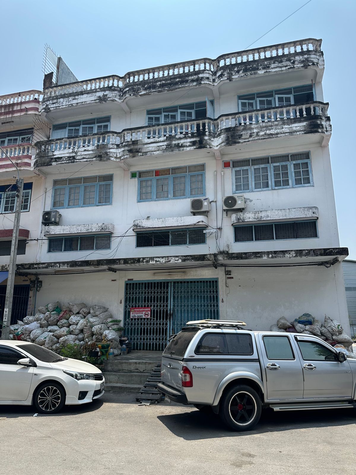 Shop HouseEakachai, Bang Bon : Urgent sale! 3 booths (Talu) 4 floors, Soi Ekachai 76 in the SK village, only 17.5 million baht