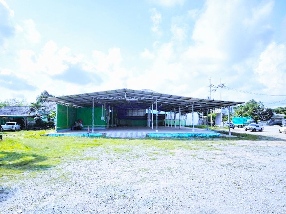 ให้เช่าโกดังจันทบุรี : เทเลอร์เข้าได้ ล้งทุเรียน เทศบาลหนองคล้า 700 ม. PTT Station ให้เช่าร้าน 240 ตร.ม. 100 ตร.วา.ทำเลดี ติดถนนใหญ่ 2นอน ตลาดตาลักษณ์ 1.4 กม.