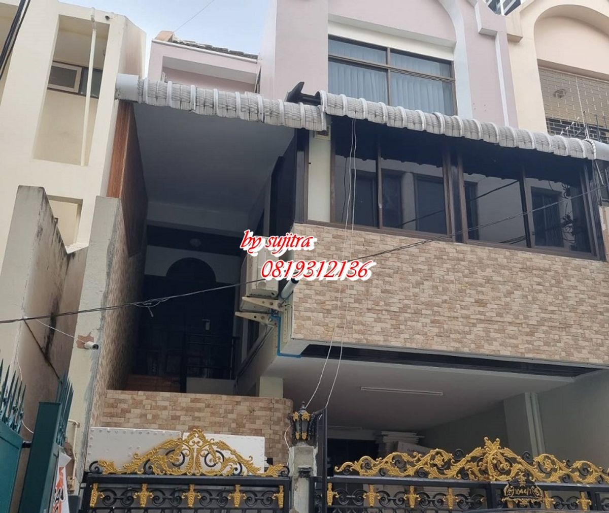 For RentTownhomeSukhumvit, Asoke, Thonglor : Rent a 3 -story townhome, 24 sq.w., beautiful, walk to BTS Phra Khanong, Sukhumvit, can register the company.
