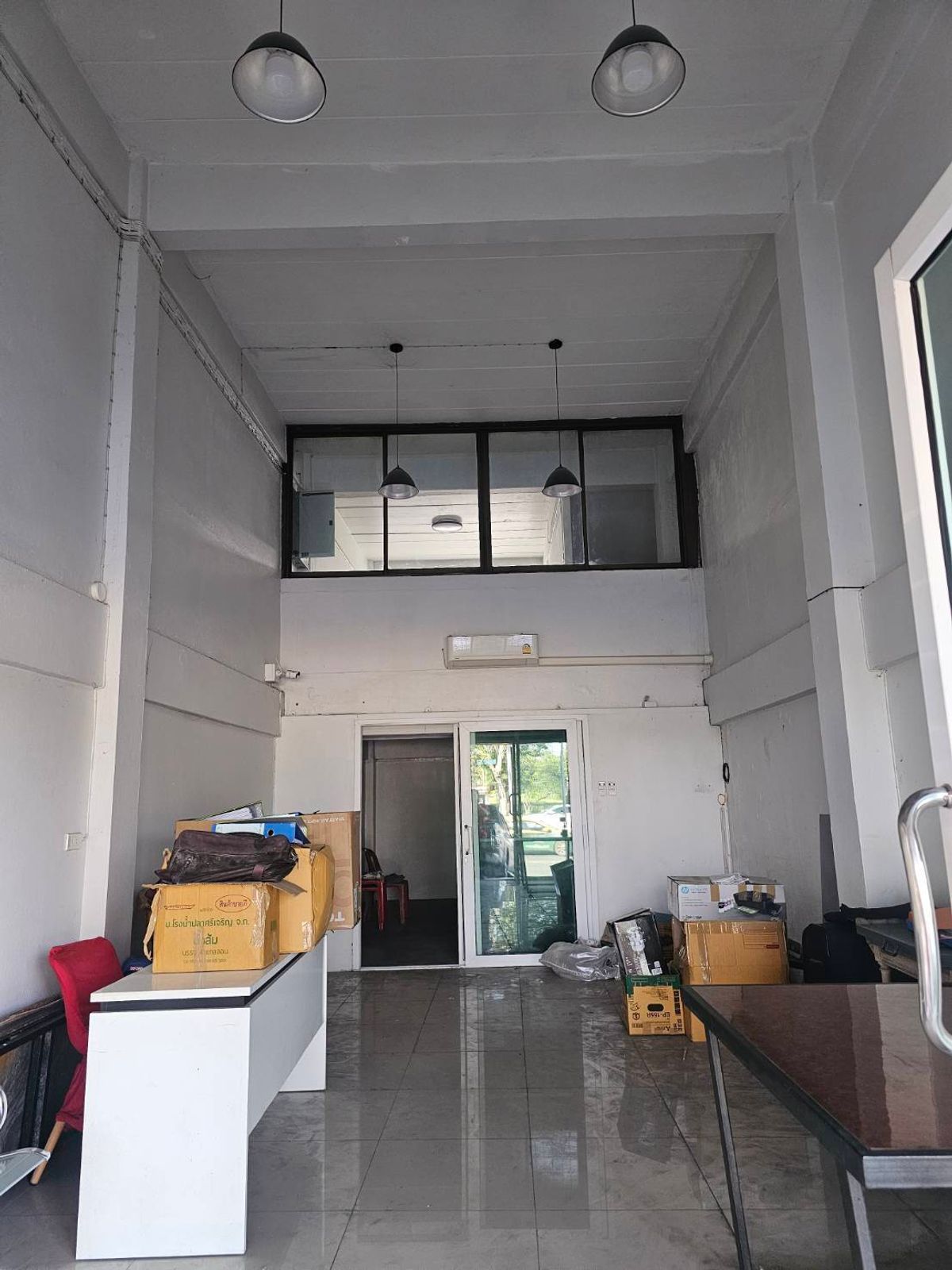 For SaleShop HouseSeri Thai, Ramkhamhaeng Nida : Urgent sale, 4 -story commercial buildings (with mezzanine), Serithai Road, 4 meters wide, 16 meters deep, 2nd floor is a mezzanine.