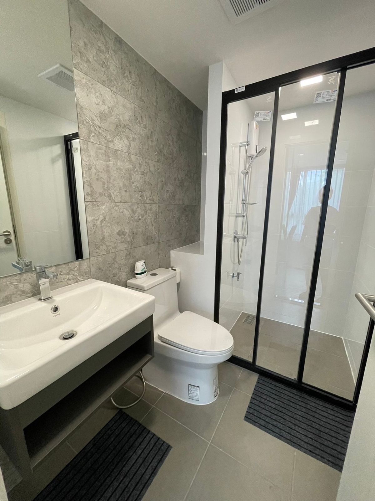 For RentCondoBangna, Bearing, Lasalle : Rent ATMOZ BANGNA Building/Building: D Floor: 2 Room Size: 27 sq.m. Price: 10,000 baht. Nearby location: Yellow Line  