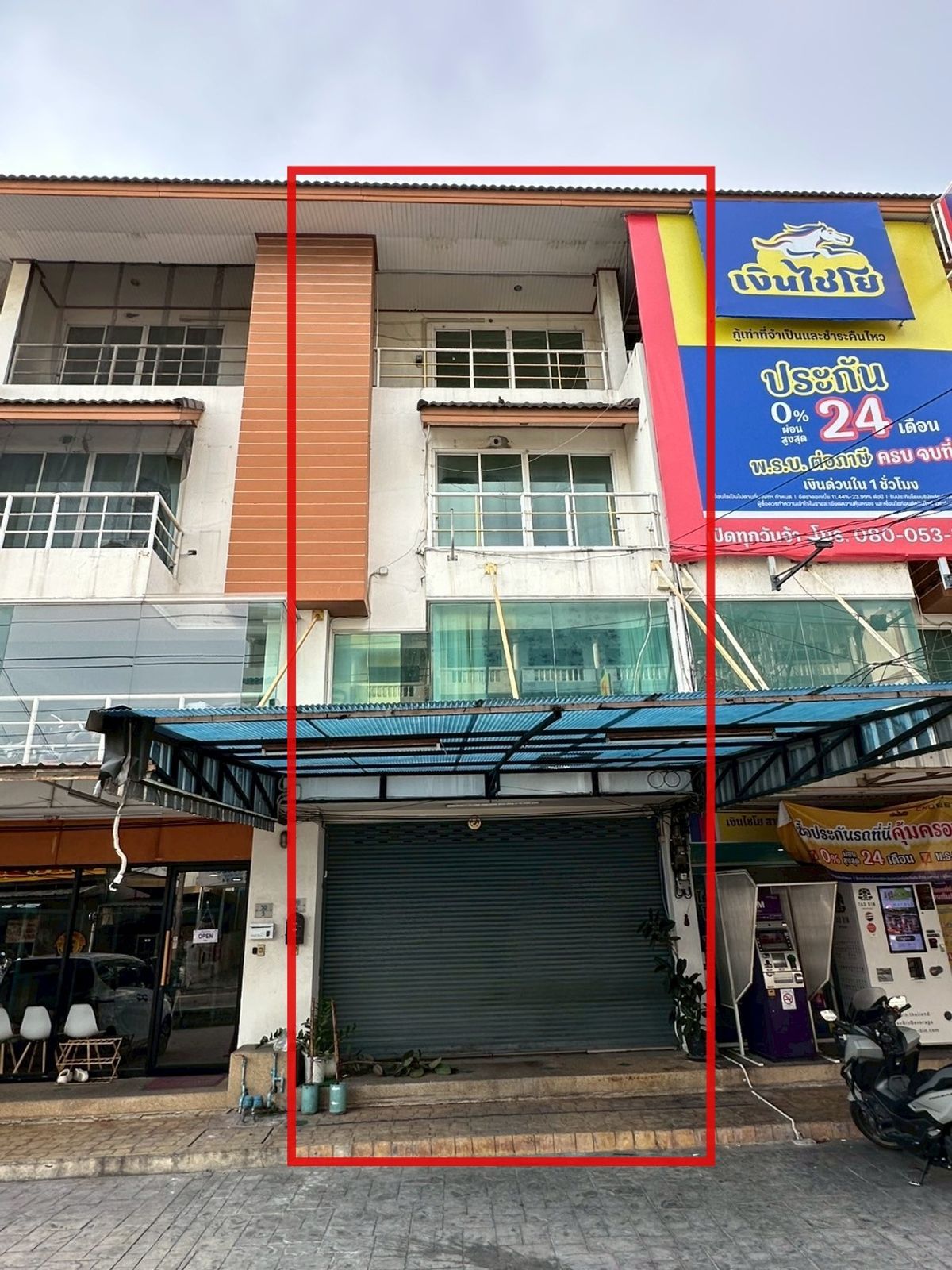 For RentShop HouseRatchadapisek, Huaikwang, Suttisan : 4-storey commercial building, beautifully decorated for rent in Ratchada-Ladprao area, near BTS Lat Phrao 71