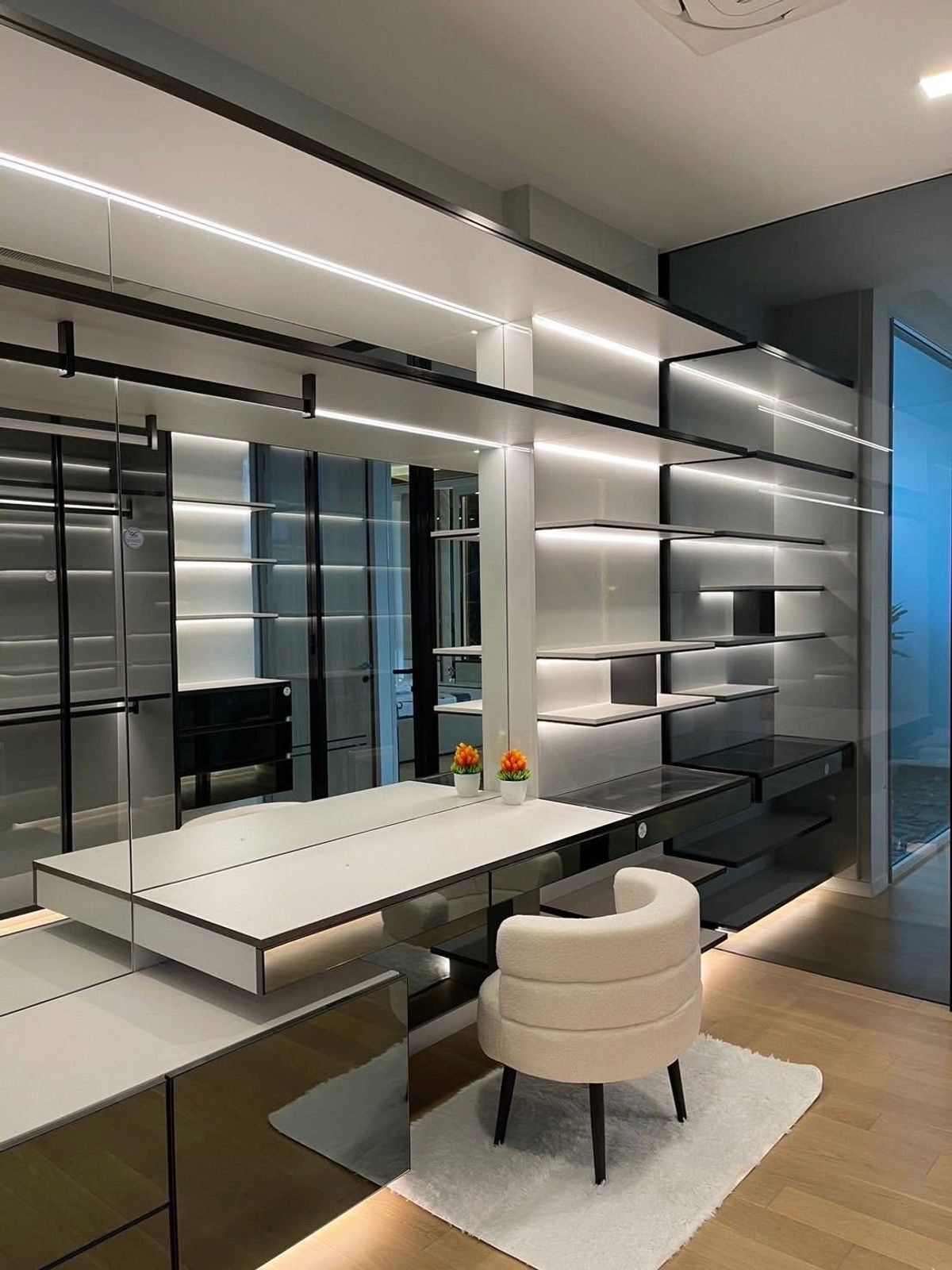 ขายบ้านเลียบทางด่วนรามอินทรา : ขาย Vive เอกมัย รามอินทรา ขนาด 380 Sq.m 4 bed 5 bath เพียง 53.9 MB