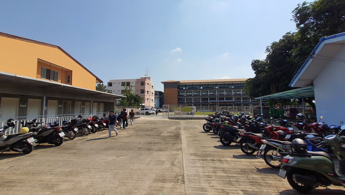 ขายที่ดินพัฒนาการ ศรีนครินทร์ : Hot Price !! ขายที่ดินเปล่า 293 ตารางวา ซอยอ่อนนุช 64 ออกซอยศรีนครินทร์ 41 ได้ ใกล้รถไฟฟ้าสีเหลืองสถานีศรีนครินทร์ 38