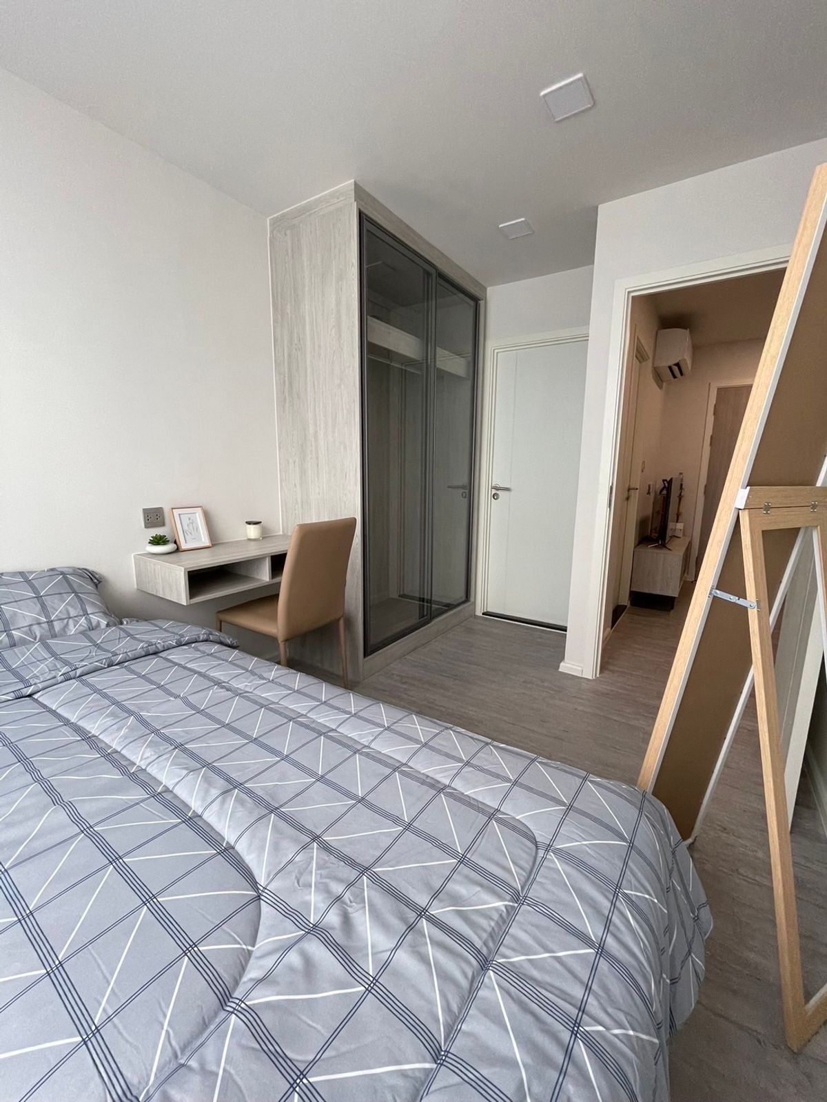 For RentCondoBangna, Bearing, Lasalle : Rent ATMOZ BANGNA Building/Building: D Floor: 2 Room Size: 27 sq.m. Price: 10,000 baht. Nearby location: Yellow Line  