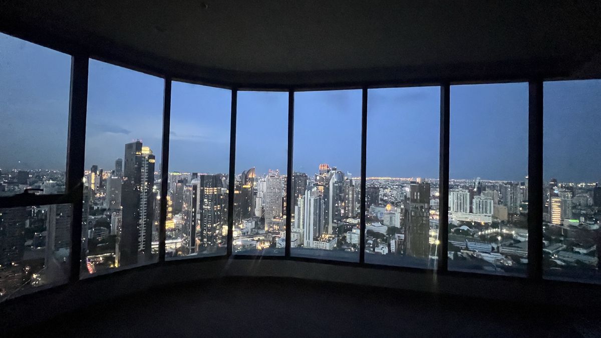 ขายคอนโดสุขุมวิท อโศก ทองหล่อ : ขาย ห้องชั้นสูง City View  กระจกรอบ 4.7 MB กลางทองหล่อ IDEO Q sukhumvit 36