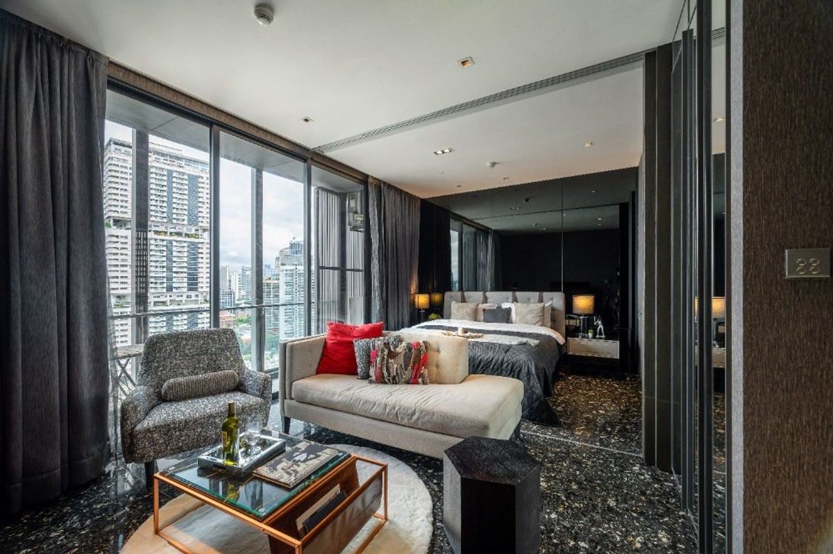 ให้เช่าคอนโดสุขุมวิท อโศก ทองหล่อ : Exclusive High-Floor Luxury Living in the Heart of Bangkok