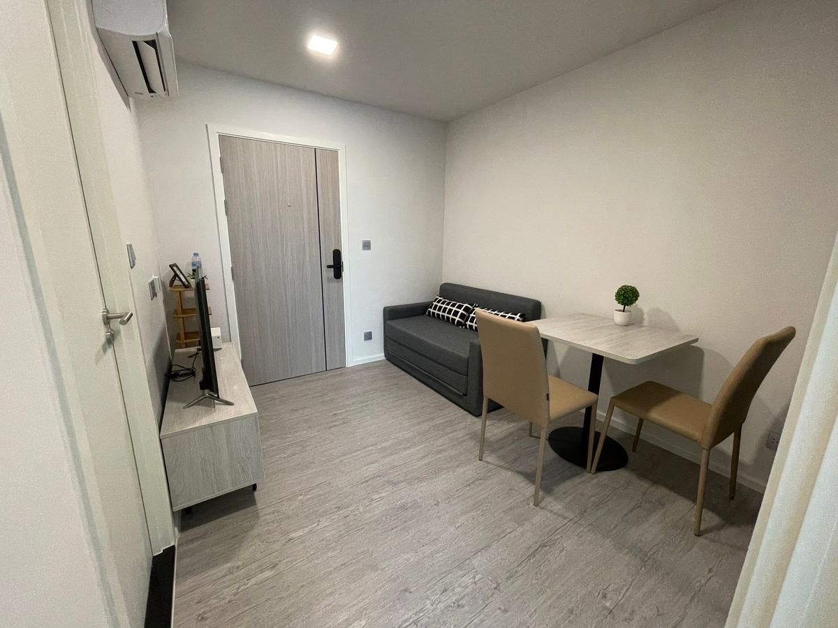 For RentCondoBangna, Bearing, Lasalle : Rent ATMOZ BANGNA Building/Building: D Floor: 2 Room Size: 27 sq.m. Price: 10,000 baht. Nearby location: Yellow Line  