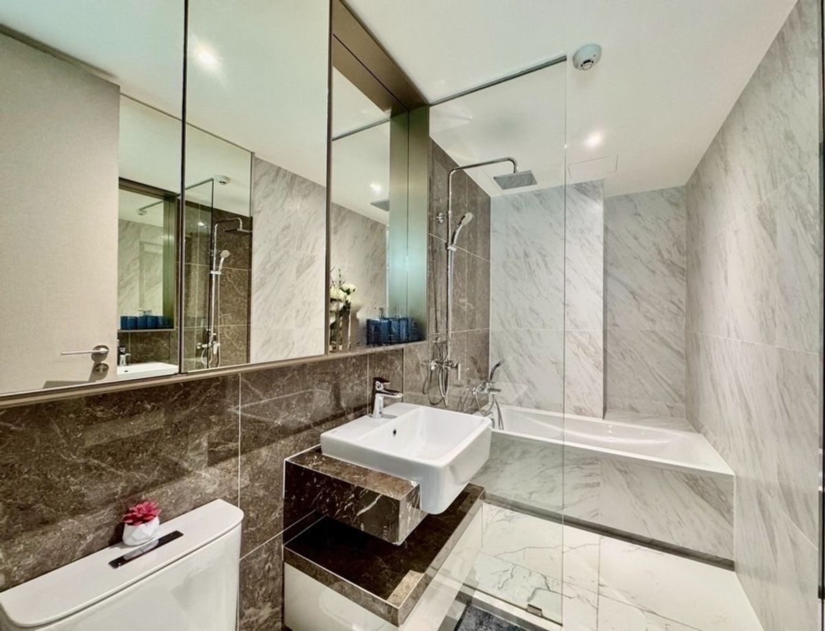 For RentCondoSukhumvit, Asoke, Thonglor : Rent 3 bedrooms, 2 bathrooms, Fynn Asoke, Finn Asoke, rental price 110,000 baht