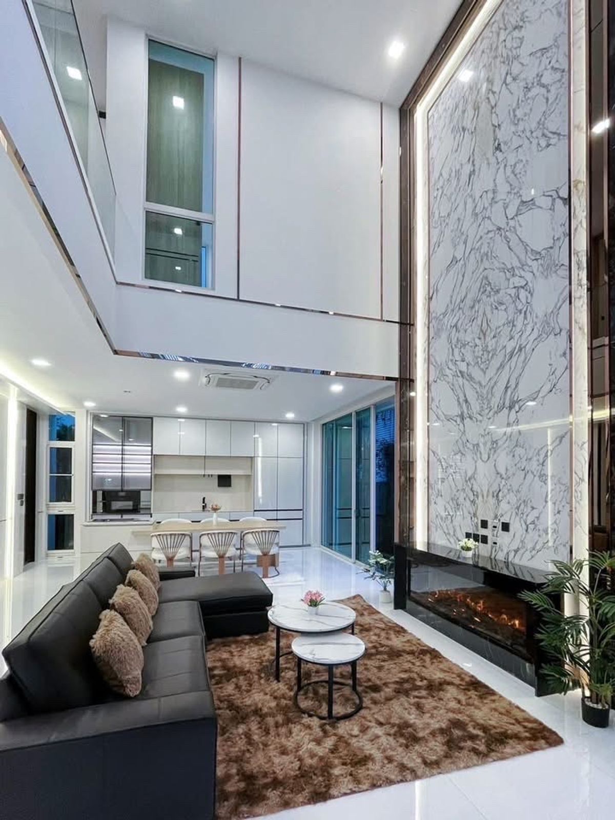 ขายบ้านเลียบทางด่วนรามอินทรา : 📍ขาย Vive เอกมัย รามอินทรา ขนาด 380 Sq.m 4 bed 5 bath เพียง 53.9 MB