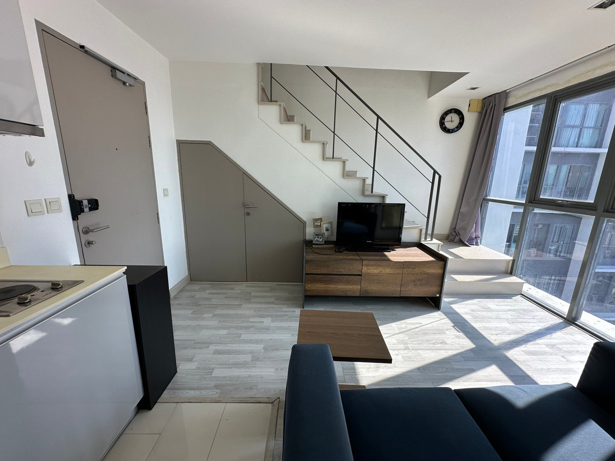 ให้เช่าคอนโดอ่อนนุช อุดมสุข : ให้เช่า คอนโด | ห้อง Duplex วิวสระว่ายน้ำ “Ideo Mobi Sukhumvit 81” 44 ตร.ม. ใกล้ BTS อ่อนนุช